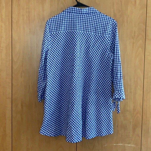 Susan Graver Button down shirt. Blue and white grosgrain print. 1/2 sleeve. - Picture 9 of 9